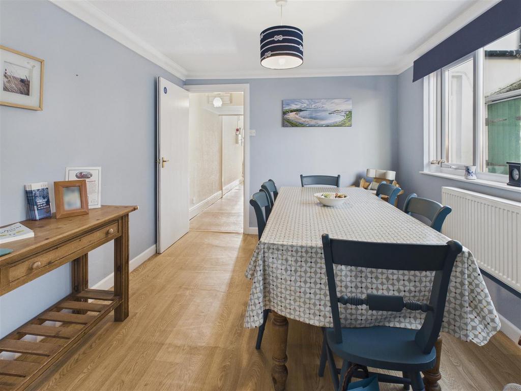 Kitchen/ Dining Room