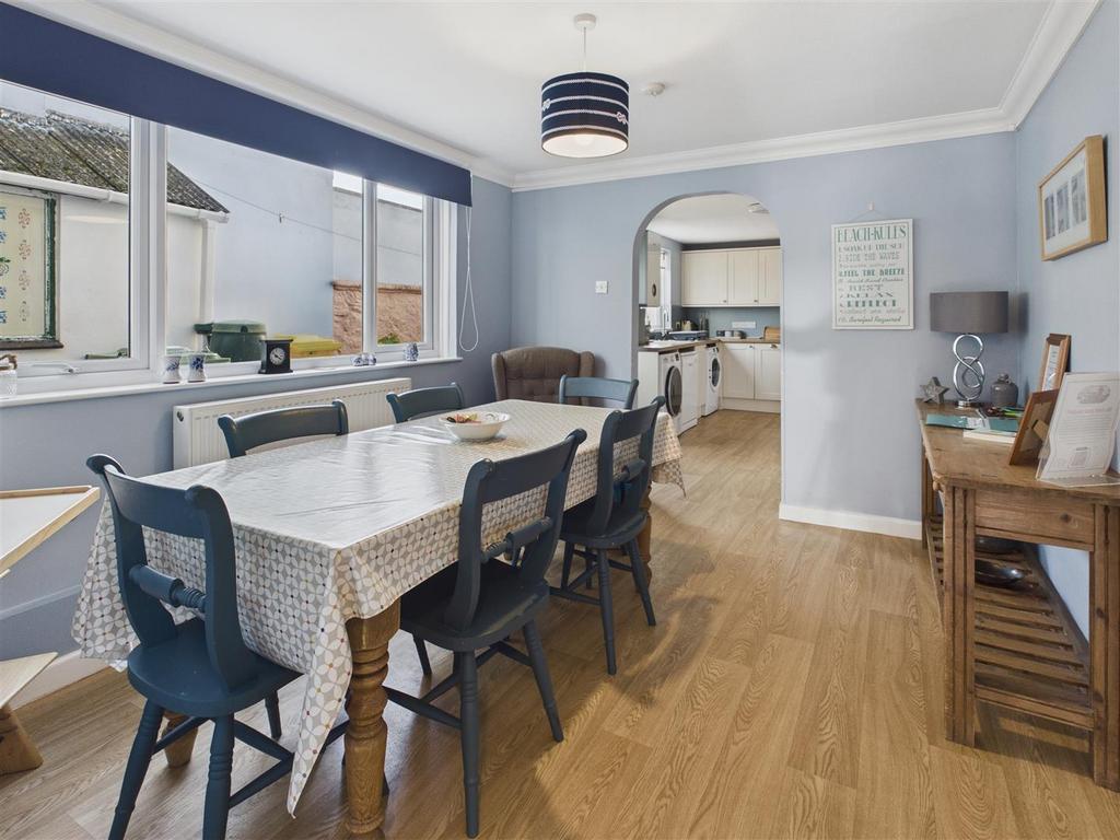 Kitchen/ Dining Room