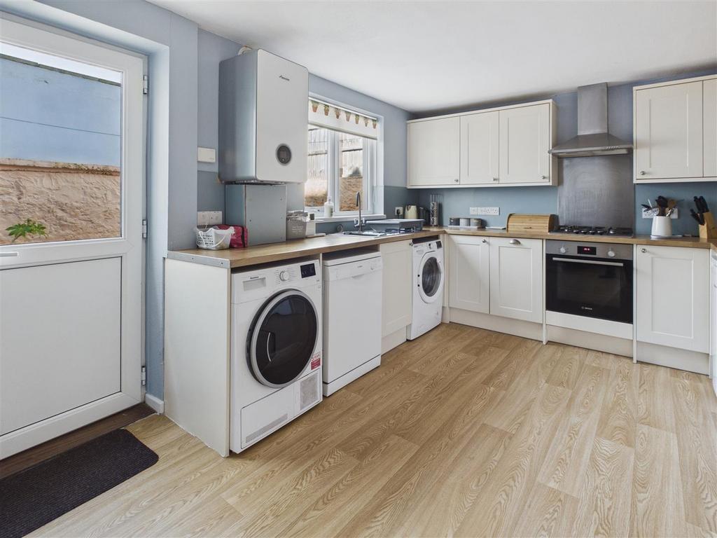 Kitchen/ Dining Room