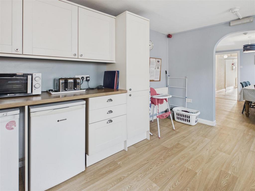Kitchen/ Dining Room