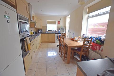 4 bedroom terraced house to rent, Manor Street, Heath, Cardiff.