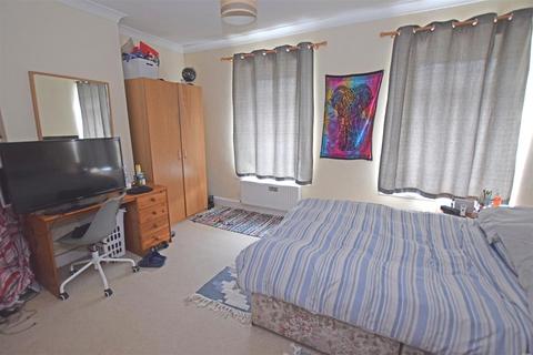 4 bedroom terraced house to rent, Manor Street, Heath, Cardiff.