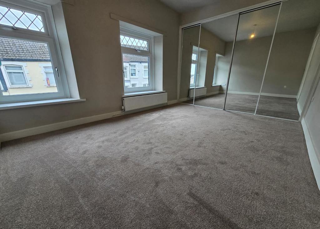 Bedroom 1 (2)