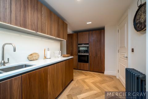 2 bedroom flat for sale, Kidderpore Avenue, London NW3