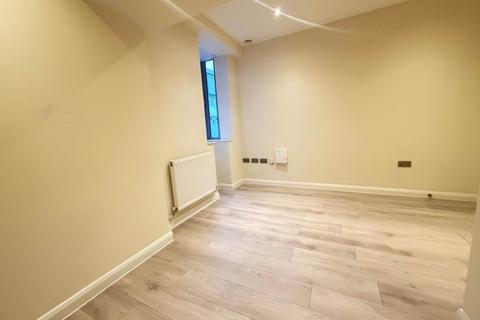 2 bedroom flat to rent, High Street, Camberley