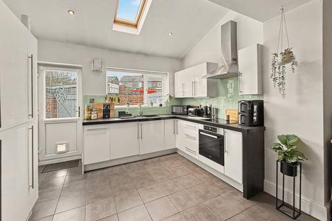 2 bedroom terraced house for sale, Nipper Lane, Whitefield, M45