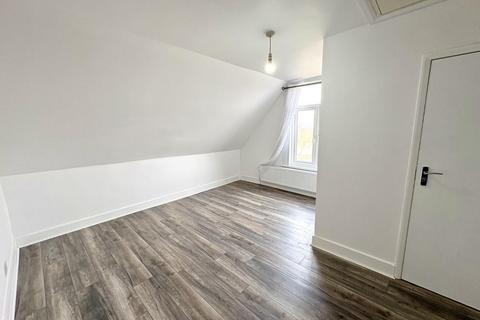 3 bedroom maisonette to rent, Lewisham Way, Brockley, London, SE4