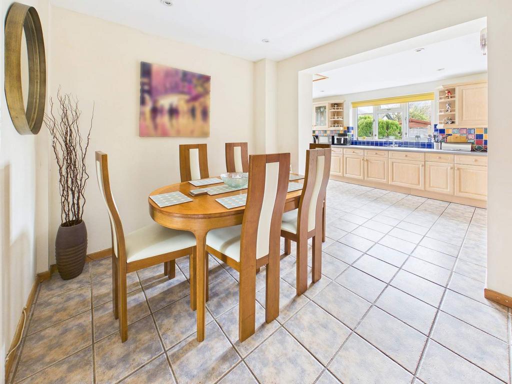Kitchen/Dining Area