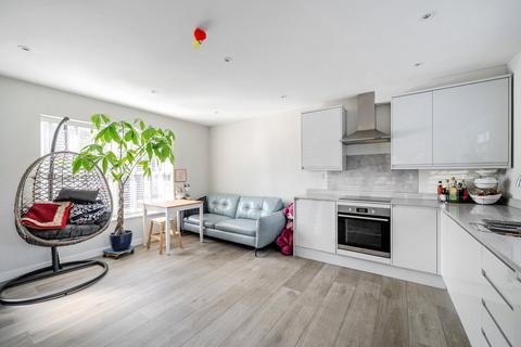 1 bedroom house to rent, Claremont Road, West Byfleet, Surrey, KT14