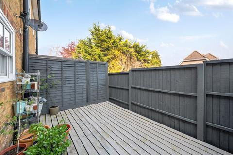 1 bedroom house to rent, Claremont Road, West Byfleet, Surrey, KT14