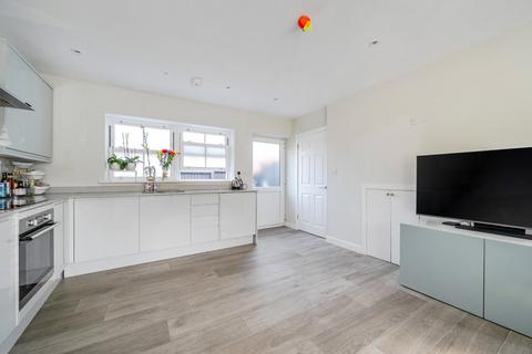 1 bedroom house to rent, Claremont Road, West Byfleet, Surrey, KT14