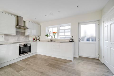 1 bedroom house to rent, Claremont Road, West Byfleet, Surrey, KT14