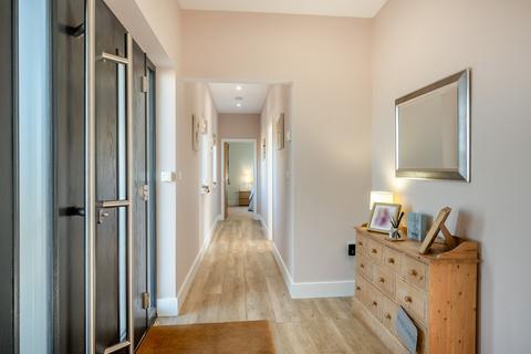 5 bedroom detached house for sale, Main Road, Earls Barton, Northampton NN6 0HJ