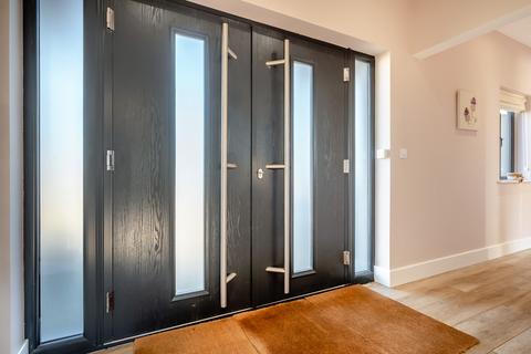 5 bedroom detached house for sale, Main Road, Earls Barton, Northampton NN6 0HJ