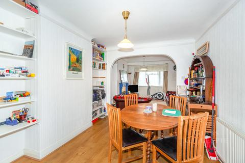3 bedroom semi-detached house to rent, Windsor Avenue, Uxbridge, UB10