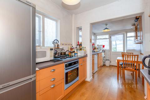 3 bedroom semi-detached house to rent, Windsor Avenue, Uxbridge, UB10