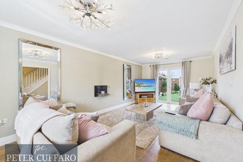 5 bedroom detached house for sale, Sanville Gardens, Ware SG12