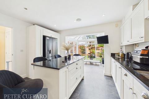 5 bedroom detached house for sale, Sanville Gardens, Ware SG12