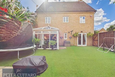 5 bedroom detached house for sale, Sanville Gardens, Ware SG12