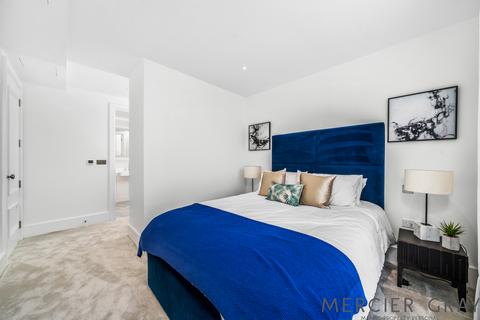 2 bedroom house for sale, Chaplin Drive, London EN4