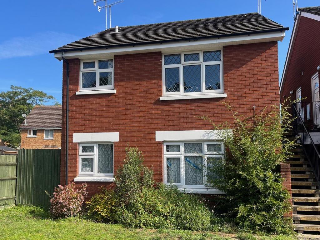107 Goldfinch Rd front.jpg