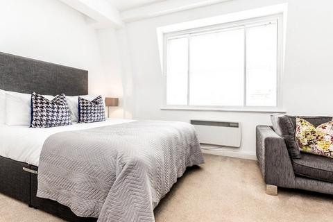Studio to rent, Hill Street, London, W1J