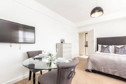 Studio to rent, Hill Street, London, W1J
