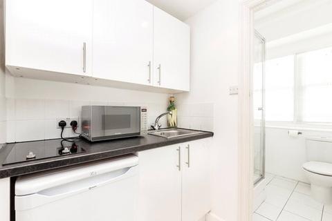Studio to rent, Hill Street, London, W1J