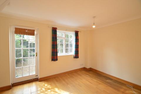 undefined, Finnart Close, WEYBRIDGE, KT13