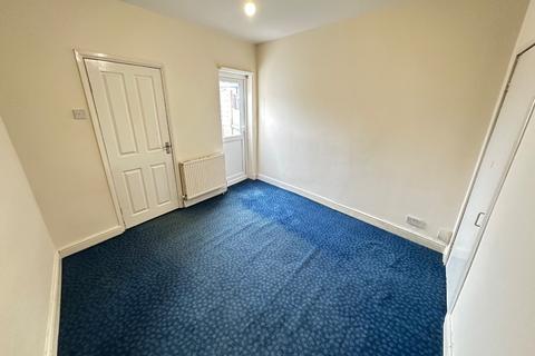 2 bedroom terraced house to rent, Hartley Road, Luton, Bedfordshire, LU2 0HY
