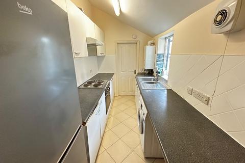 2 bedroom terraced house to rent, Hartley Road, Luton, Bedfordshire, LU2 0HY