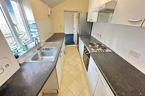 2 bedroom terraced house to rent, Hartley Road, Luton, Bedfordshire, LU2 0HY
