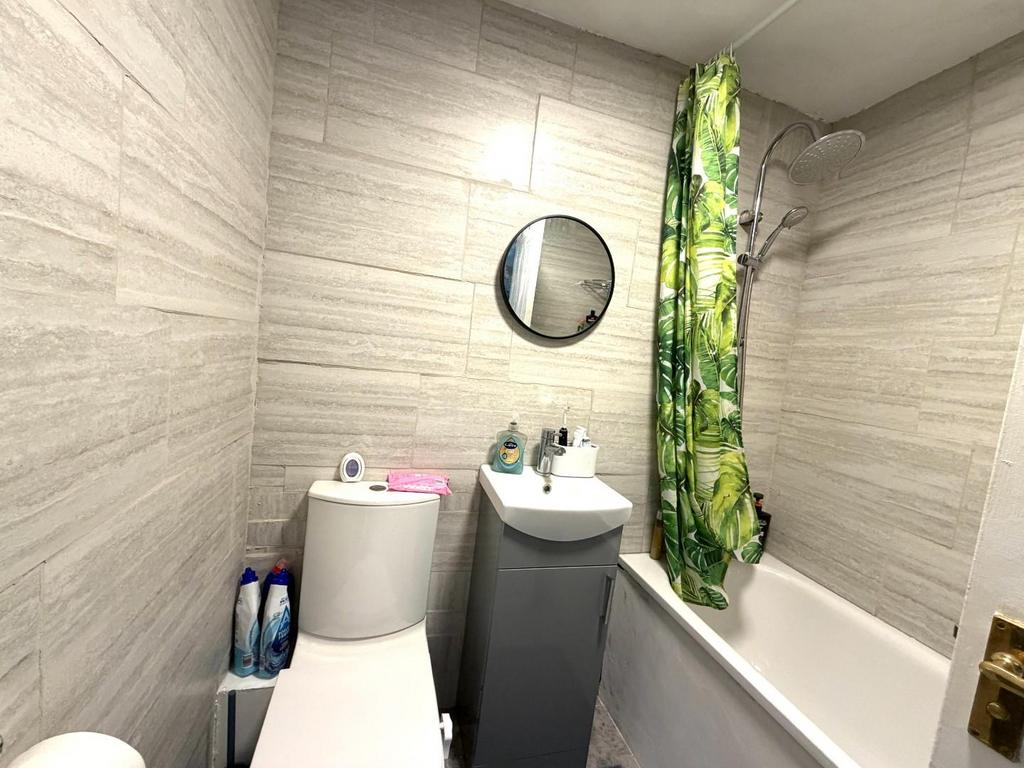 Bathroom.JPG