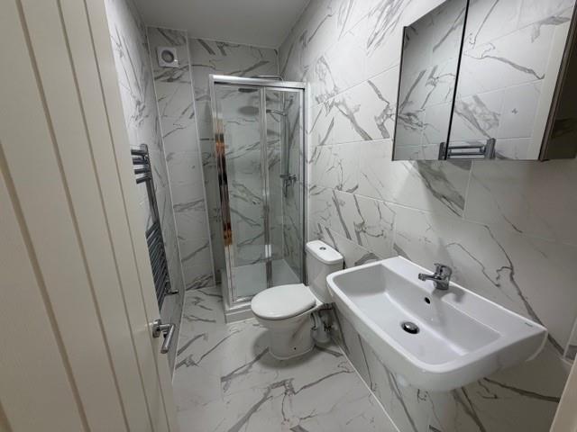 Flat 9 bathroom.jpg