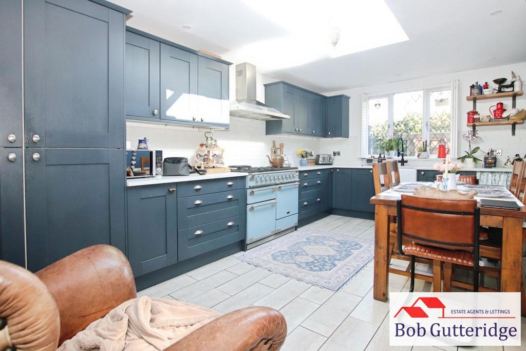 Fitted kitchen / diner
