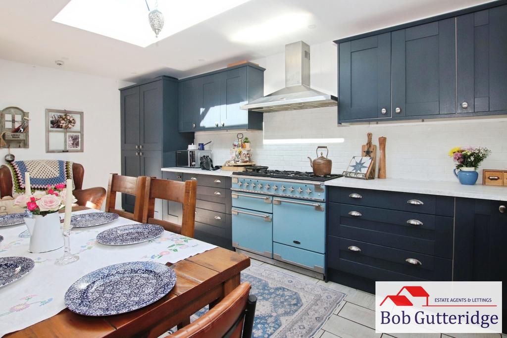 Fitted kitchen / diner
