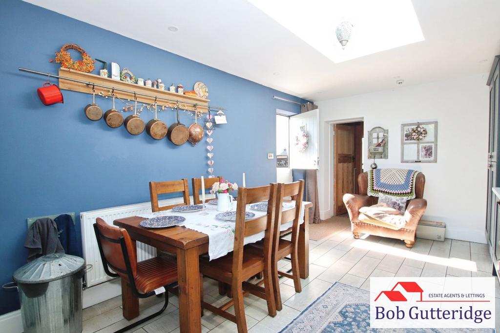 Fitted kitchen / diner