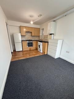 1 bedroom apartment to rent, Hanworth Road, Hounslow TW3