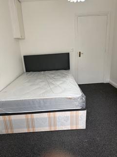 1 bedroom apartment to rent, Hanworth Road, Hounslow TW3