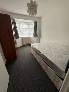 1 bedroom apartment to rent, Hanworth Road, Hounslow TW3