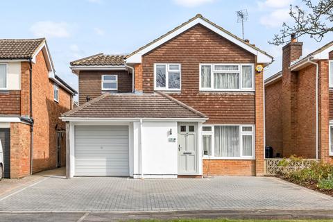 4 bedroom detached house for sale, Lapwing Close, Horsham, RH13