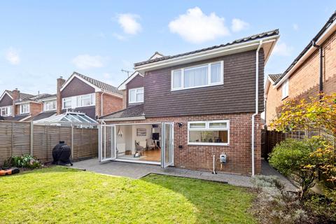 4 bedroom detached house for sale, Lapwing Close, Horsham, RH13