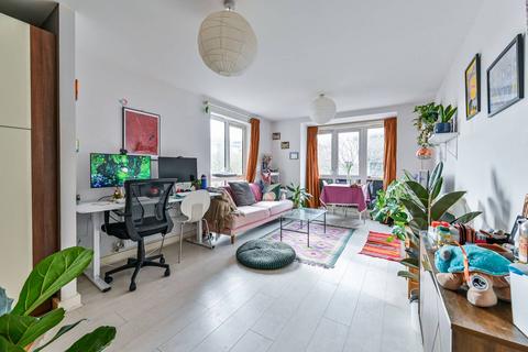 1 bedroom flat for sale, Seven Sisters Road, Finsbury Park, London, N4