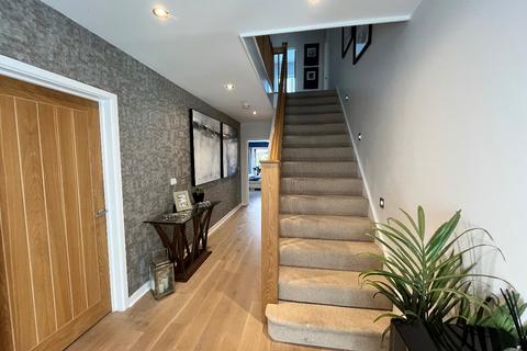 4 bedroom semi-detached house for sale, St. Clements Avenue