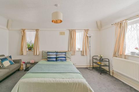 4 bedroom semi-detached house for sale, Cricklade Avenue, Streatham Hill, London, SW2