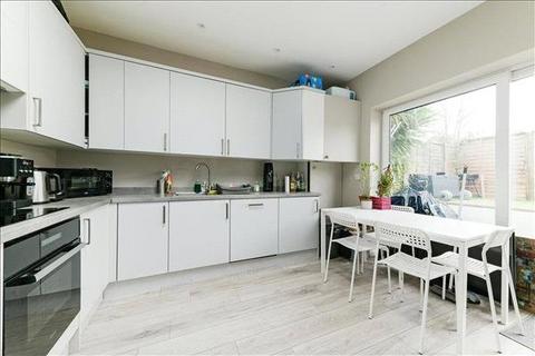 5 bedroom terraced house to rent, Durnsford Road, London, SW19