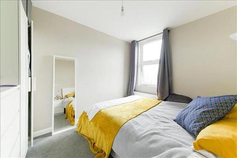 5 bedroom terraced house to rent, Durnsford Road, London, SW19