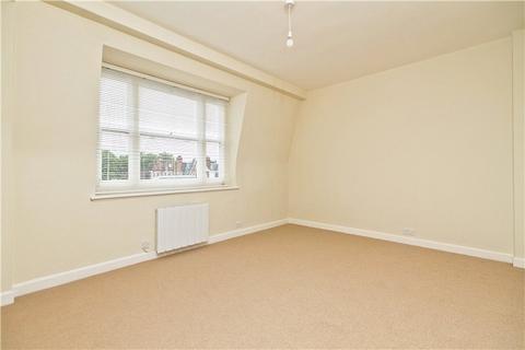 Studio to rent, Hill Street, London, W1J