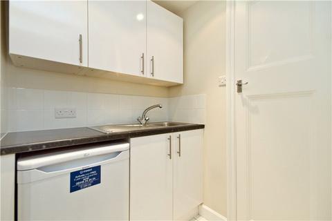 Studio to rent, Hill Street, Mayfair, London, W1J