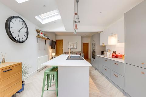 2 bedroom terraced house for sale, Camelot Street, Nottingham NG11